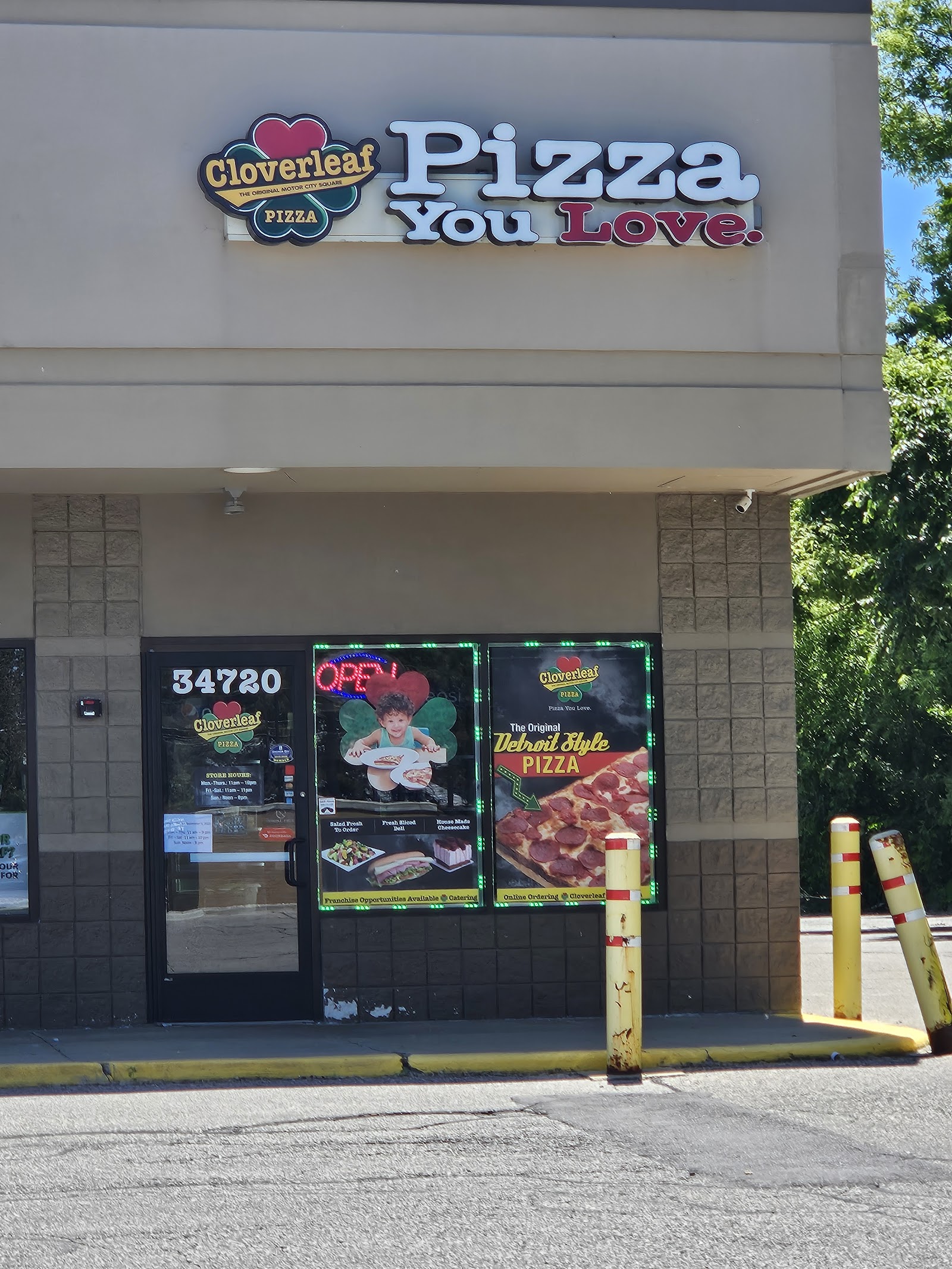 Cloverleaf Pizza in Chesterfield