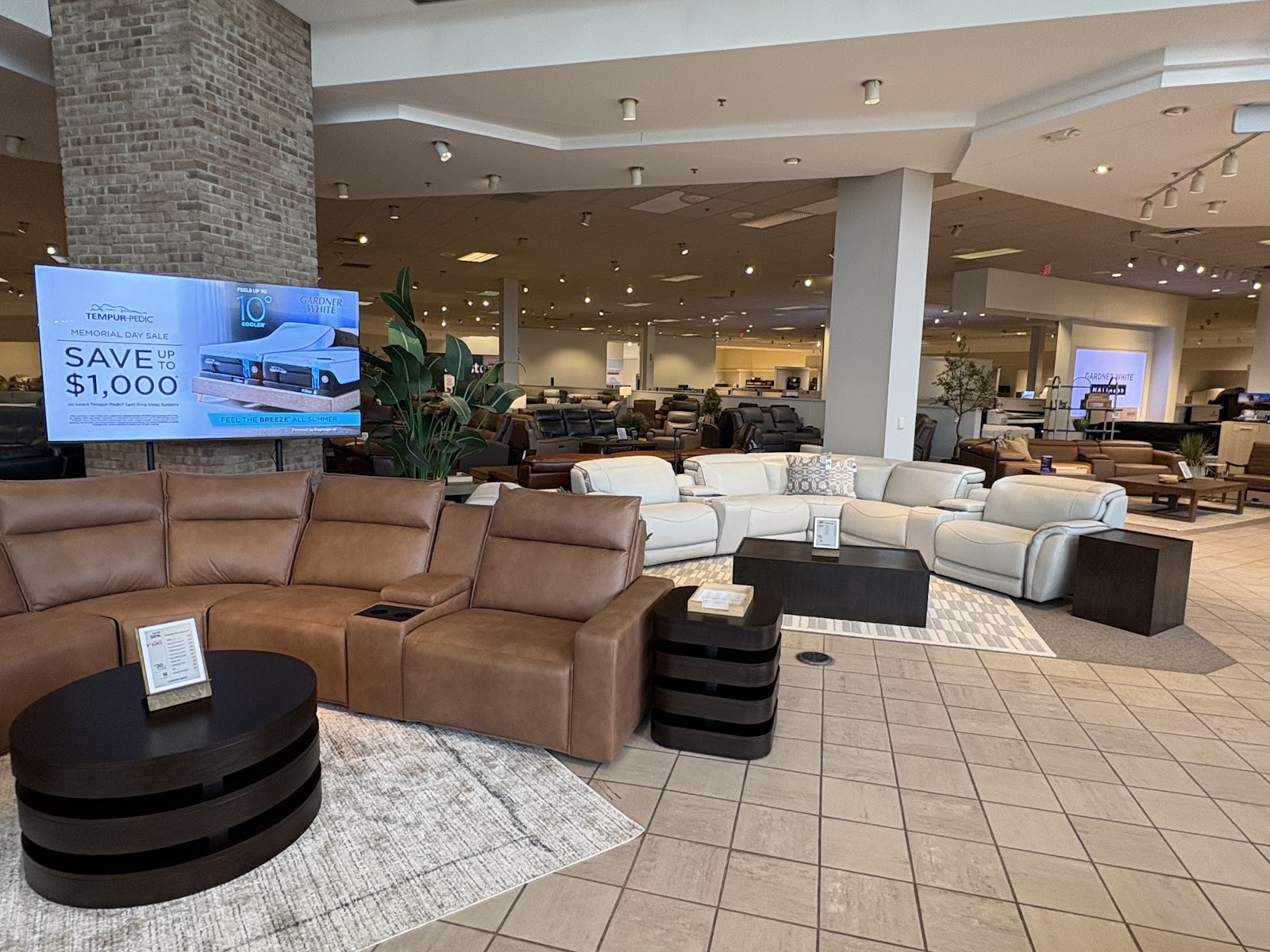 Gardner White Furniture & Mattress Store - Chesterfield — photo