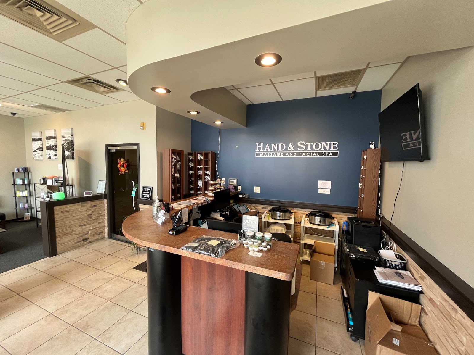 Hand & Stone Massage and Facial Spa — photo