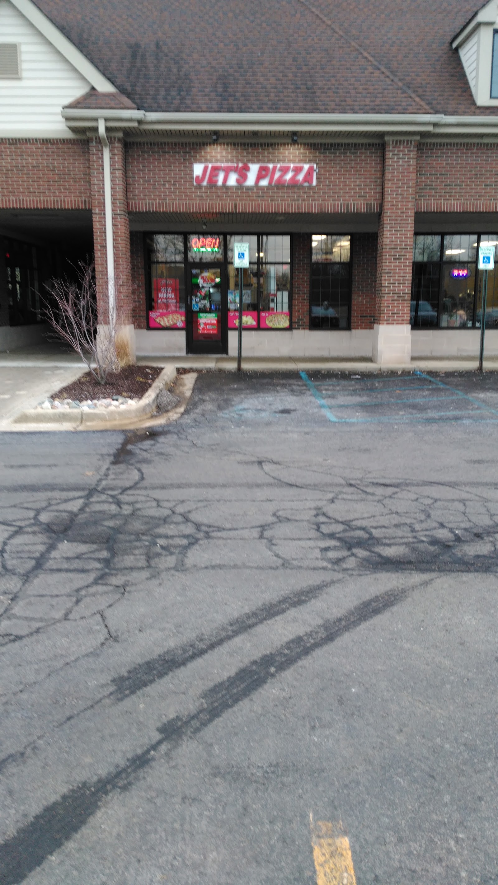 Jet's Pizza in New Baltimore
