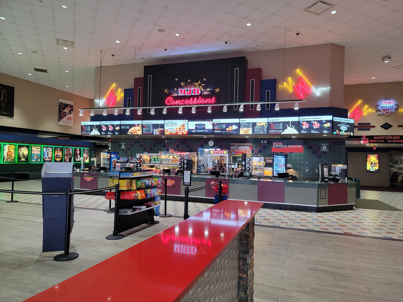 MJR Chesterfield Cinema — photo