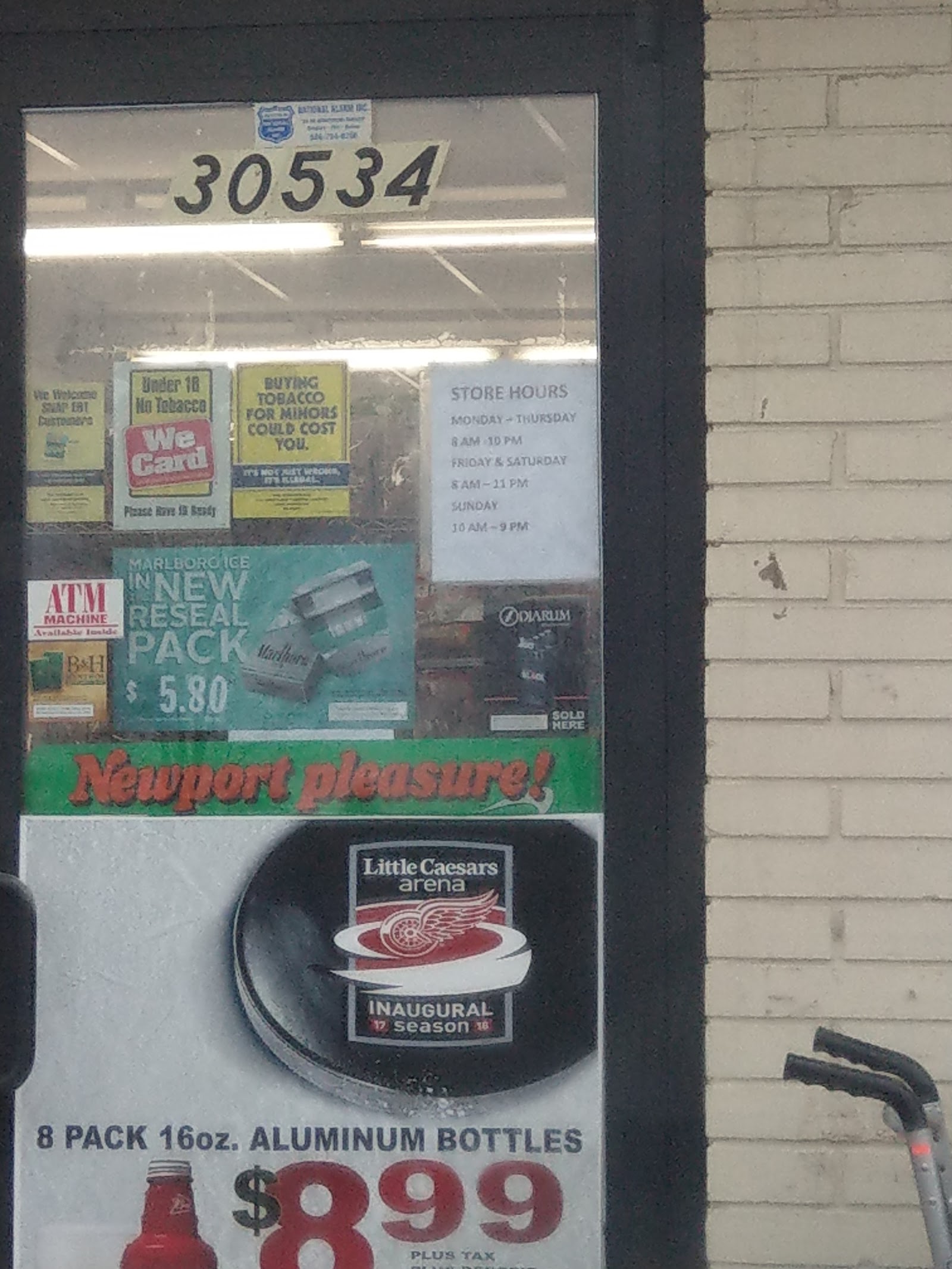 Tom's Mini Mart — photo